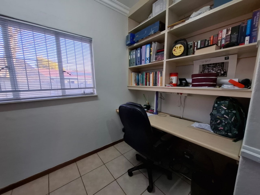 5 Bedroom Property for Sale in Langenhovenpark Free State